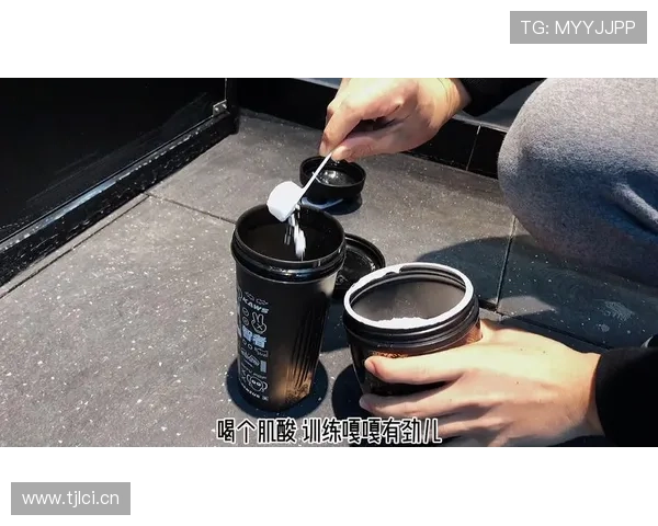 辛德hu家的冰箱里塞满能量饮料，训练完直接喝三瓶？