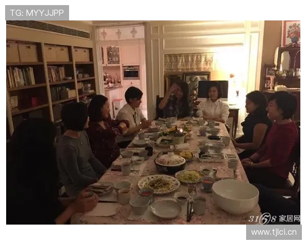 董志豪那张家宴照，光餐具就能帮我还房贷一年吧