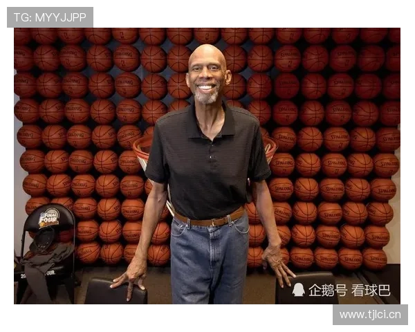 阿布杜尔-贾巴尔内线勾手得分高效领先同代中锋